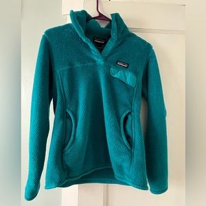 Fuzzy, cozy, green Patagonia pull over.   Size small.